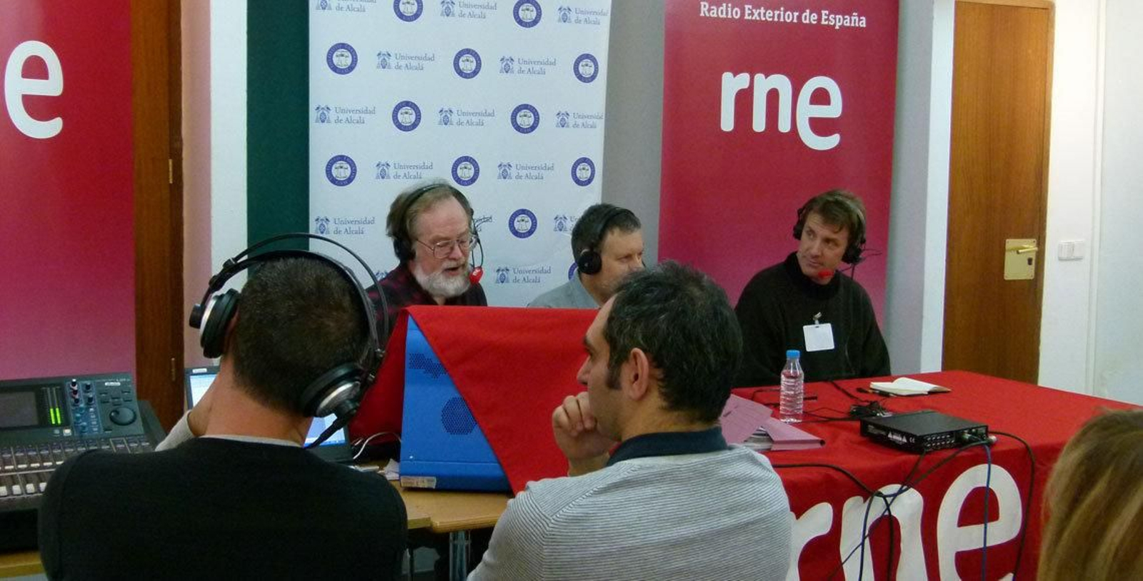 Grabación de un programa de Radio Exterior fuera de los estudios radiofónicos.