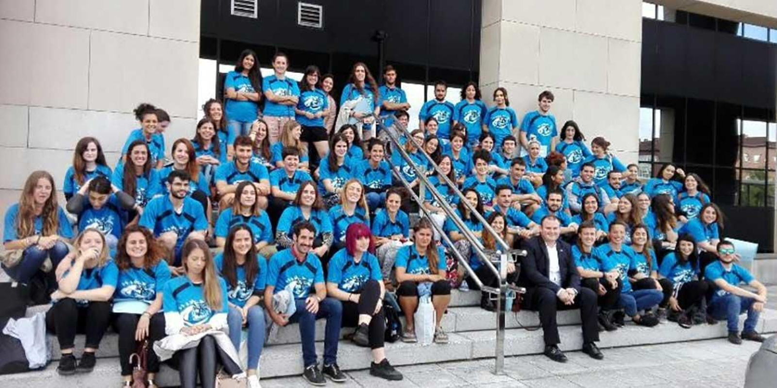 En total serán cien jóvenes quienes  colaboren en tareas sociales en diversas partes del mundo en especial Asia, América del Sur y África.