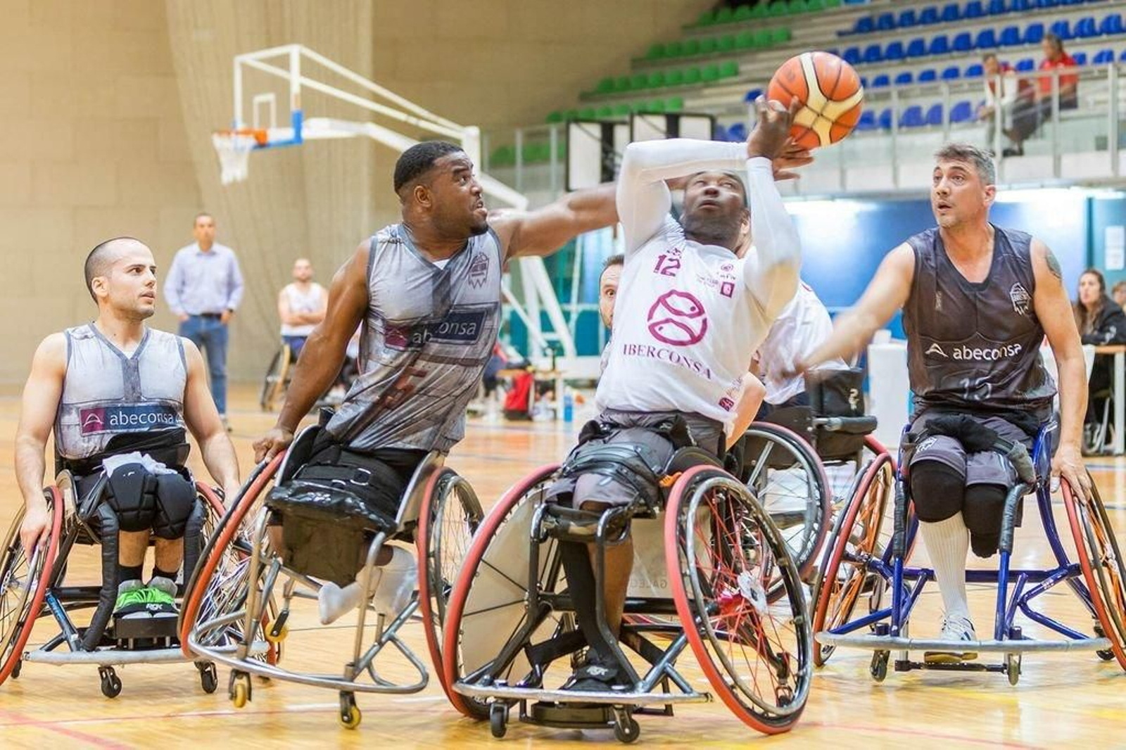 El Iberconsa Amfiv sumó ayer dos victorias en As Lagoas.