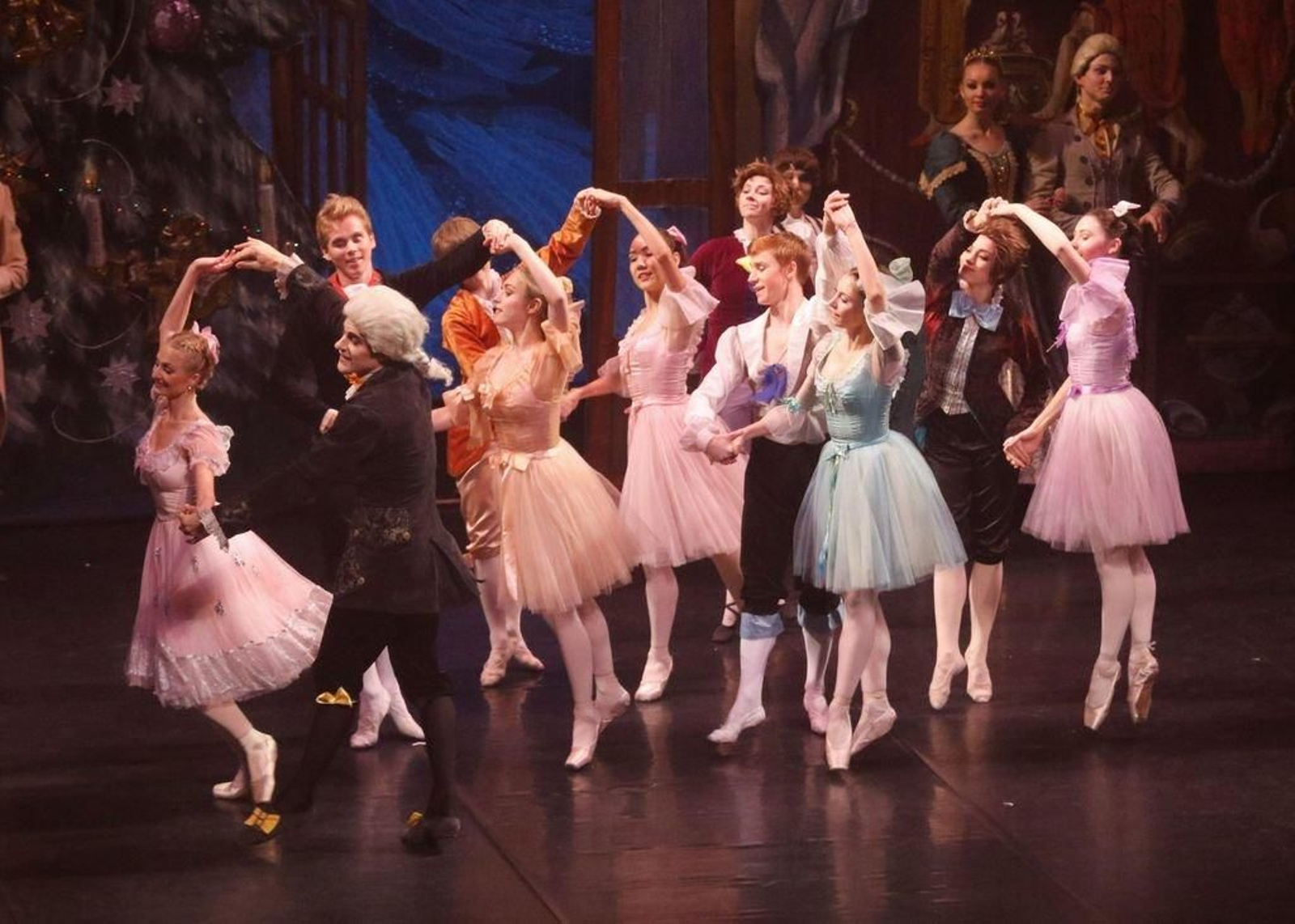 El teatro García Barbón acogió la única función de “El Cascanueces”.