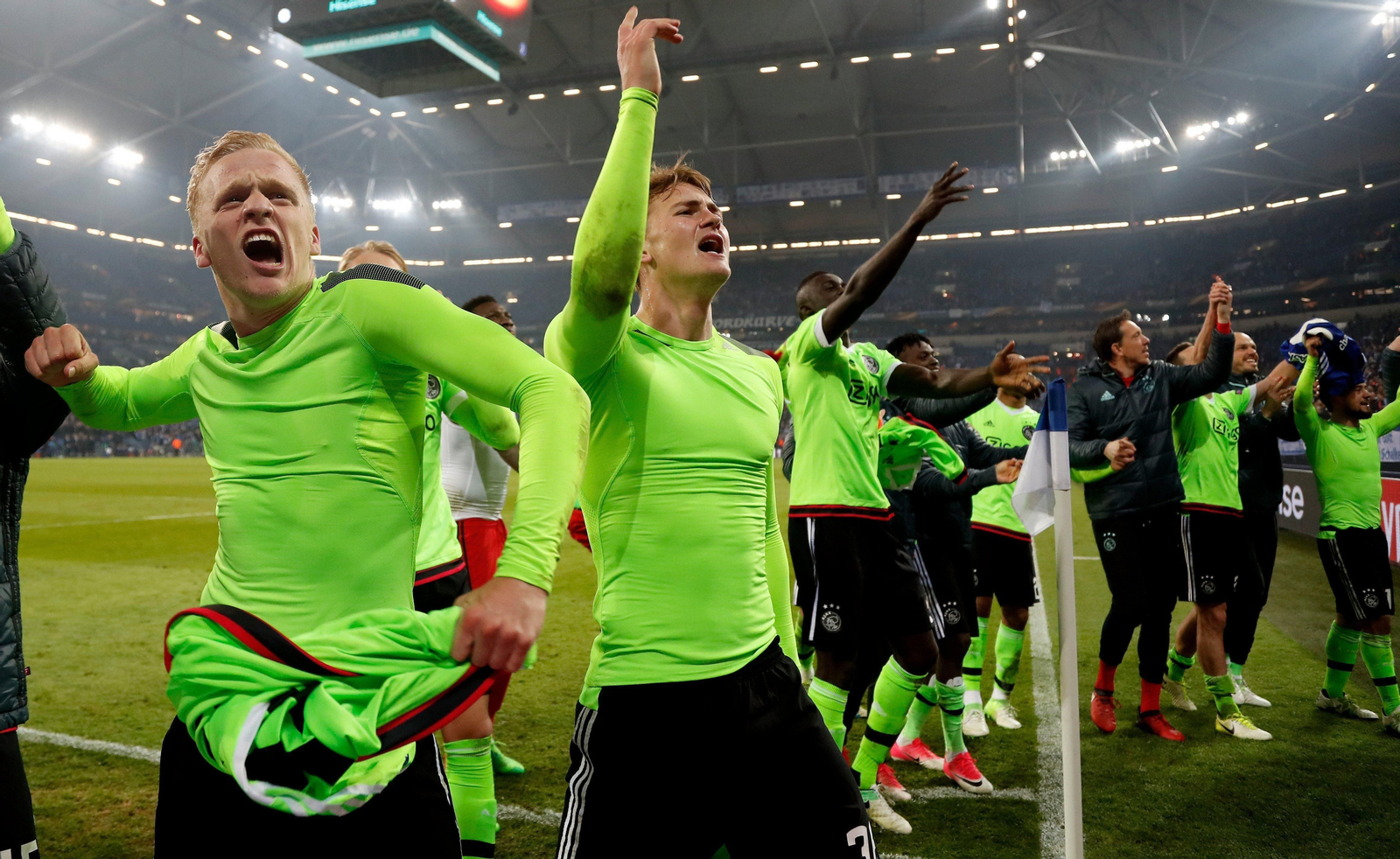 El Manchester sufrió la grave lesión de Ibrahimovic pero pasó. También lo hicieron sufriendo Ajax y Lyon.