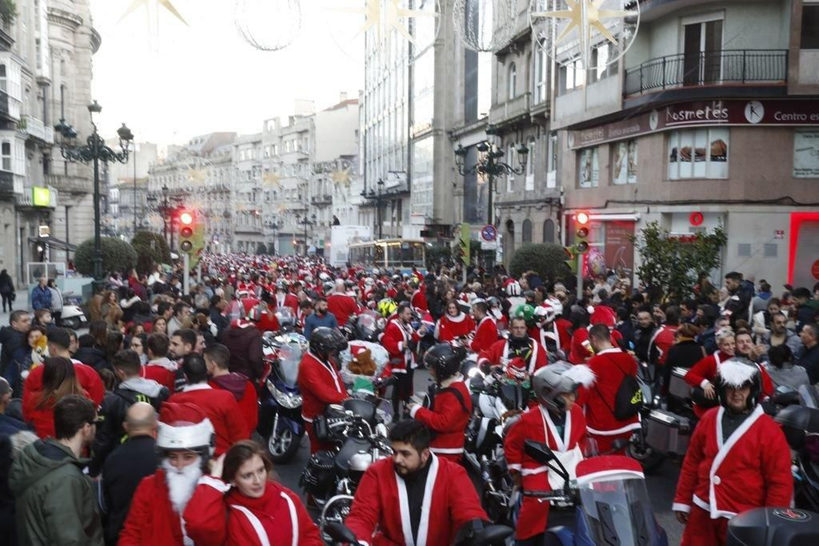 La papanoelada motera toma las calles de Vigo 53