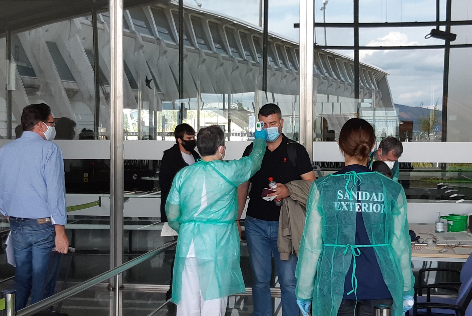 Aterriza en el aeropuerto de Loiu de Bilbao el primer vuelo comercial internacional desde el pasado 26 de marzo
