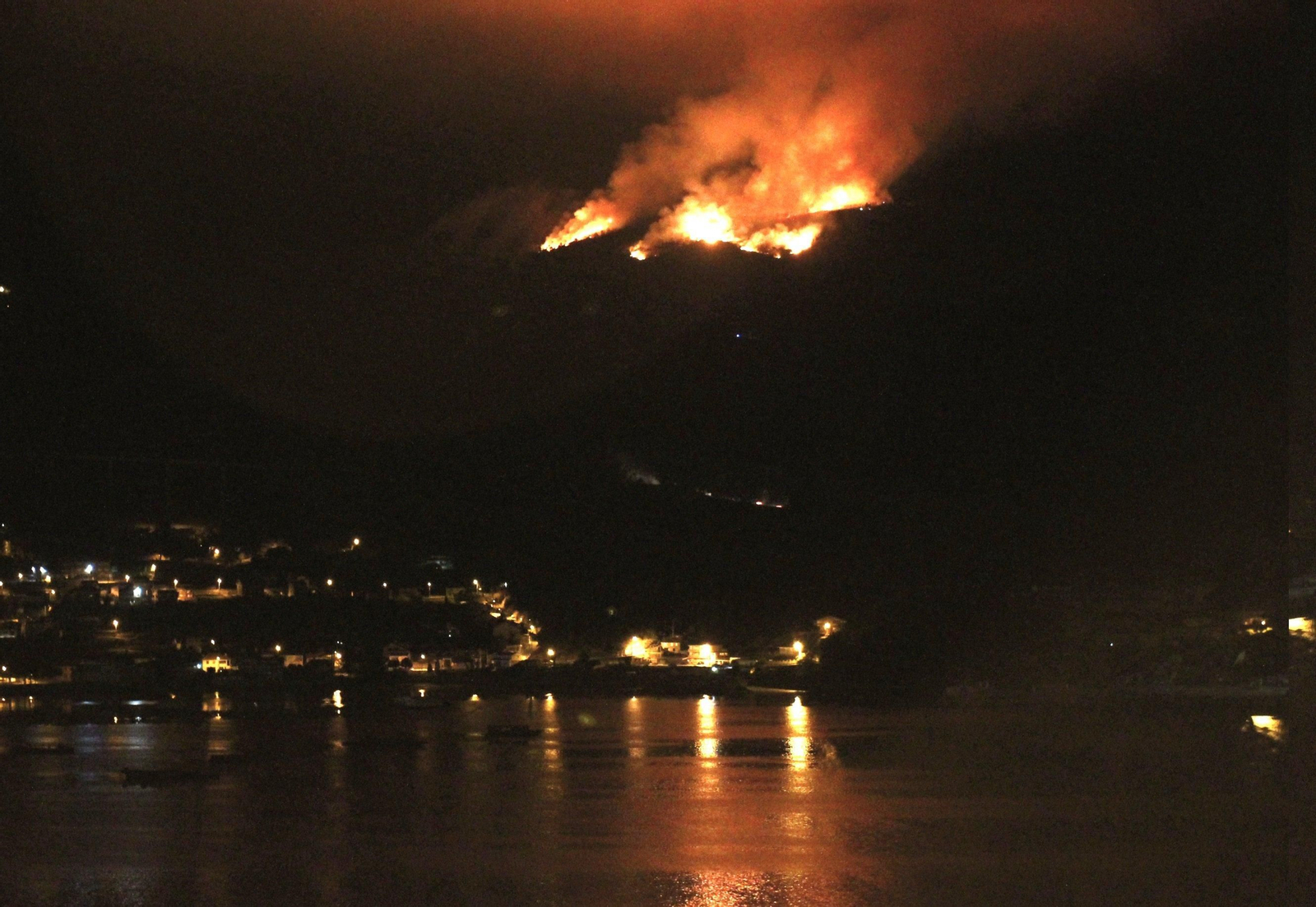Incendio Forestal en Domaio