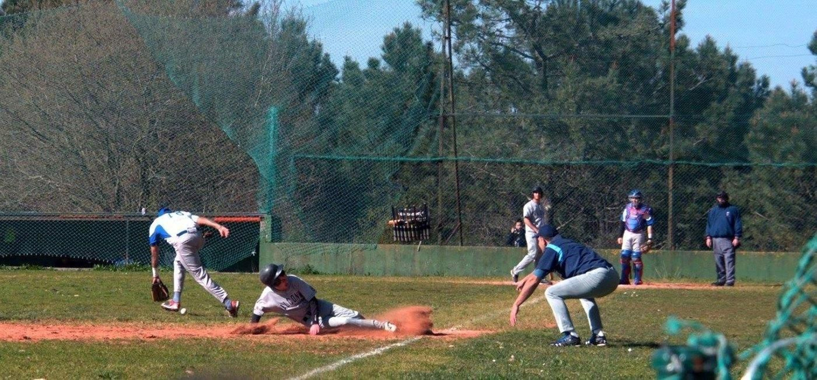 Los Halcones se impusieron en un partido repleto de emoción.