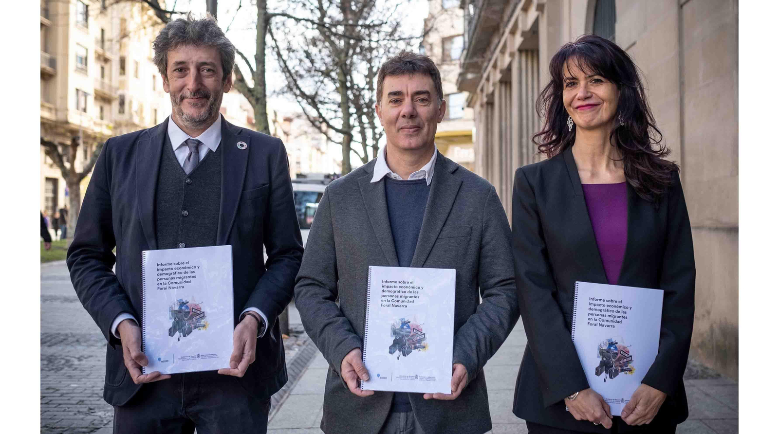 José Moisés Martín, en el medio el consejero Eduardo Santos, y Anabel Suso