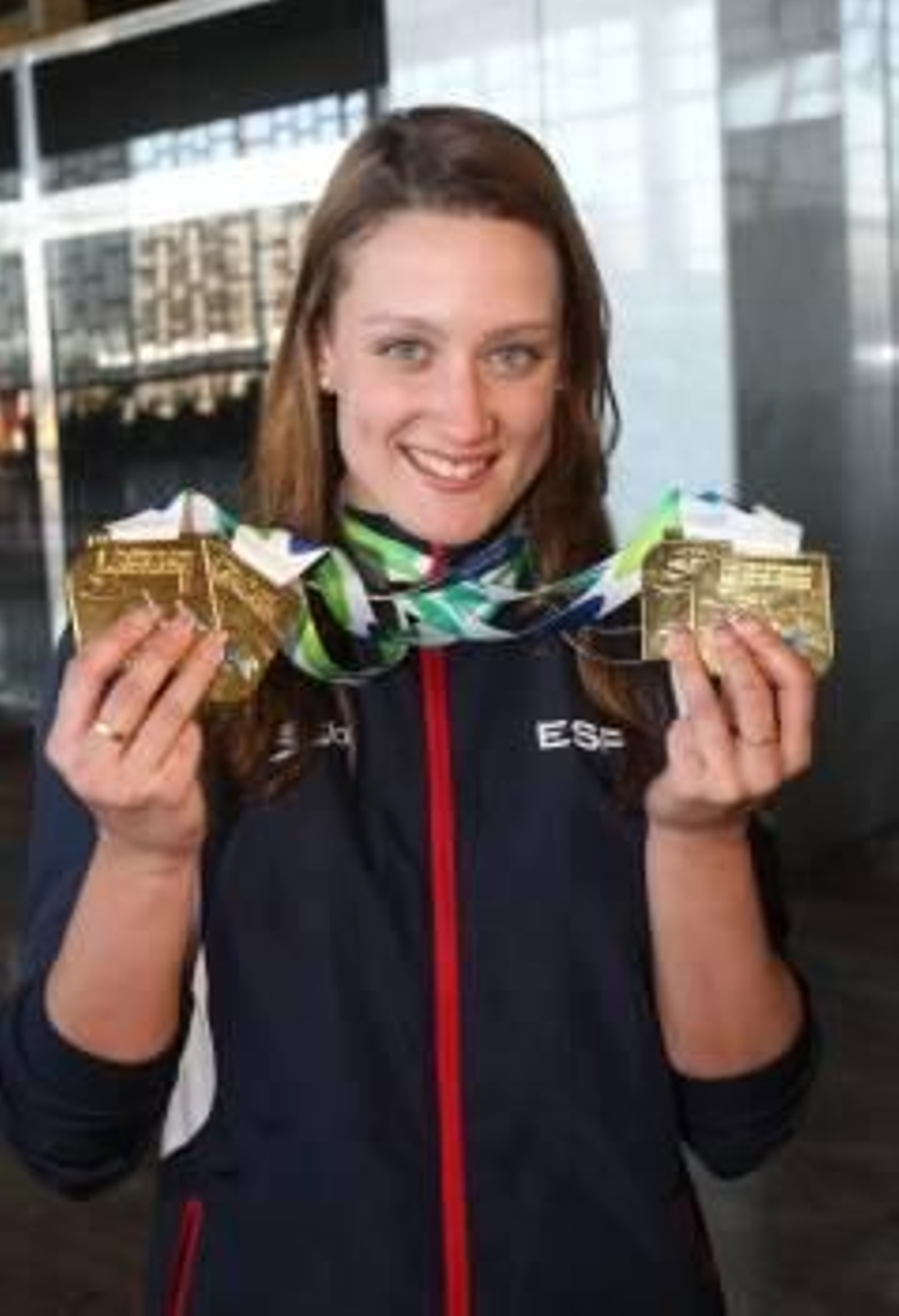 Mireia, ayer en Barcelona con las cuatro medallas de oro. (Foto: A. GARCÍA)
