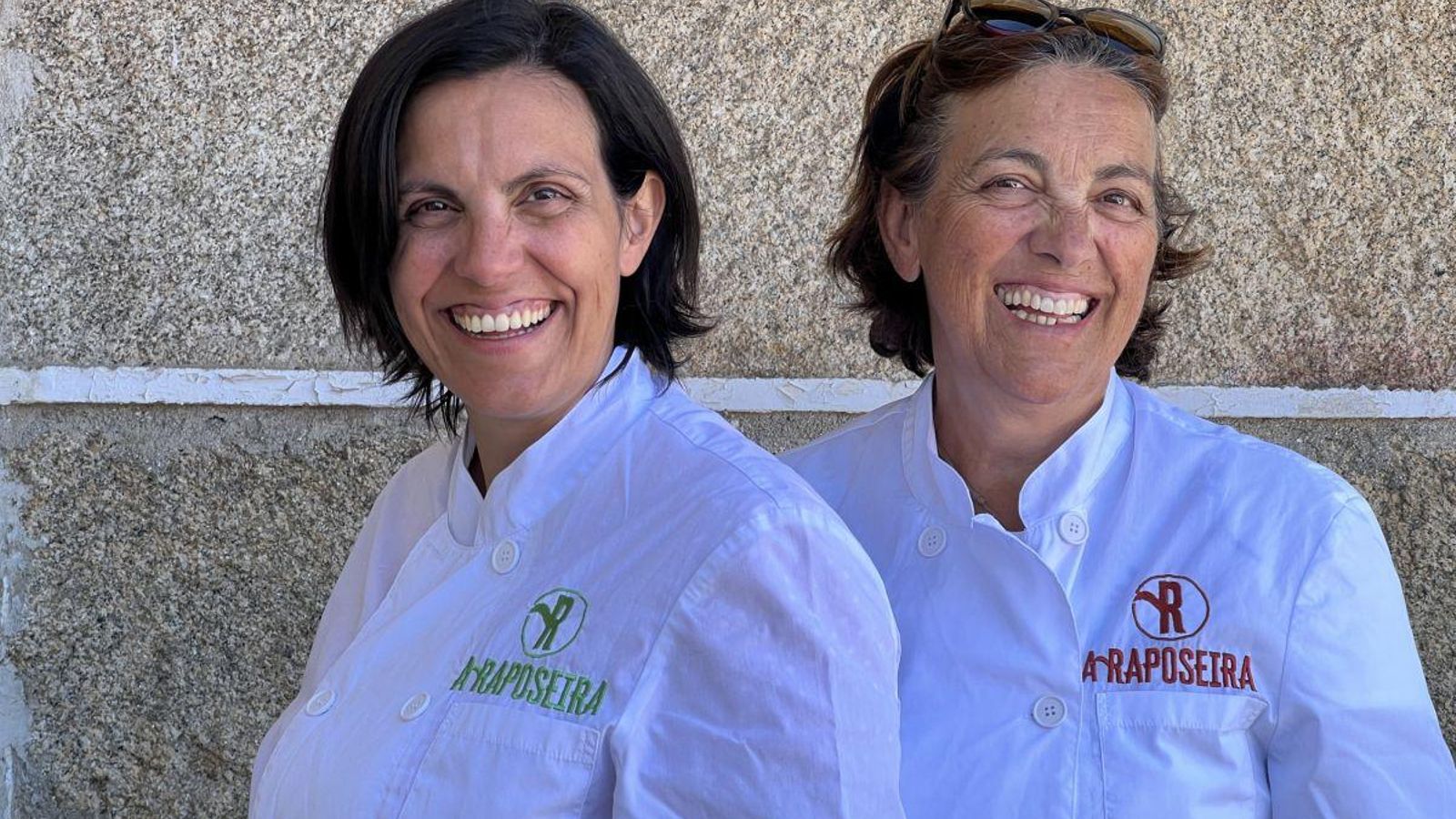 Julia y Cristina han creado la empresa Dúas Mulleres y comercializan mermeladas A Raposeira desde junio.