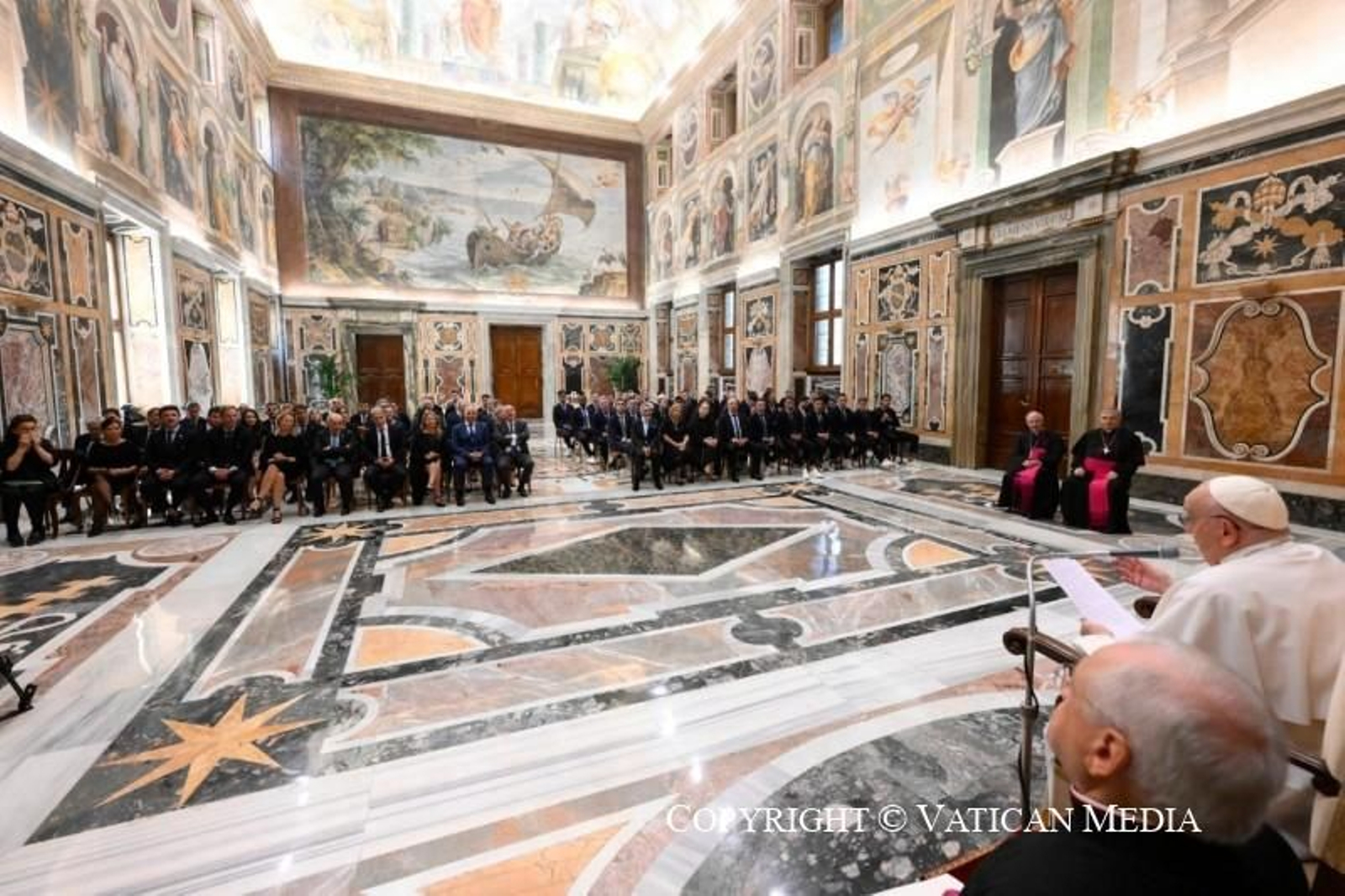 El Papa Francisco recibe al Celta en el Vaticano. // Vatican Media