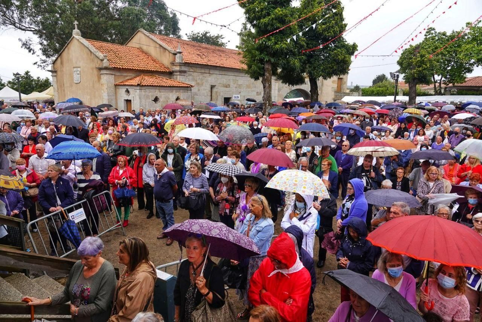 El Pazo congrega a cientos de personas // Vicente Alonso