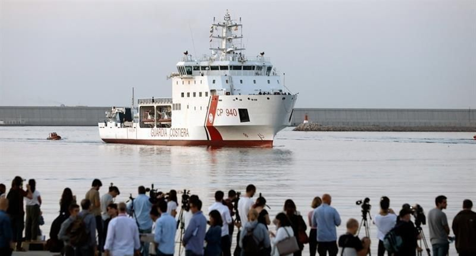 El primero de los barcos en llegar a Valencia.