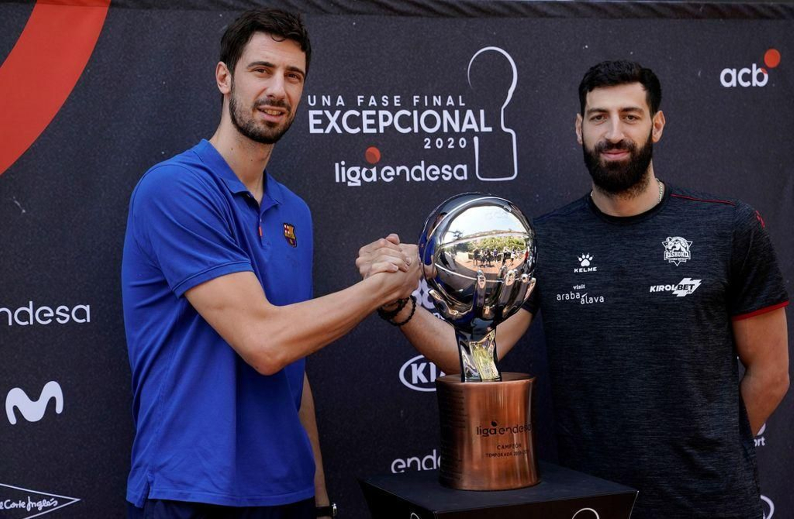 Tomic y Shengelia posaron ayer con el trofeo de la liga ACB.