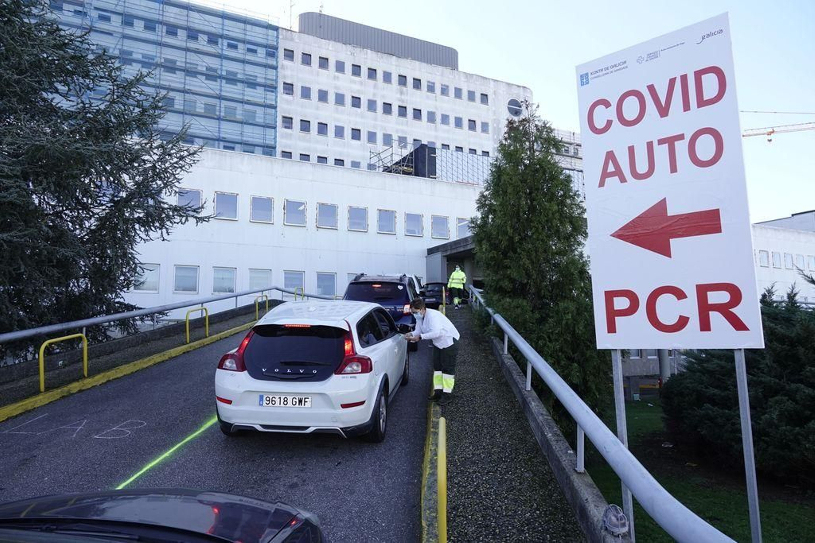 El Auto-Covid del Meixoeiro centralizó la toma de muetras para el cribado de la población sana.
