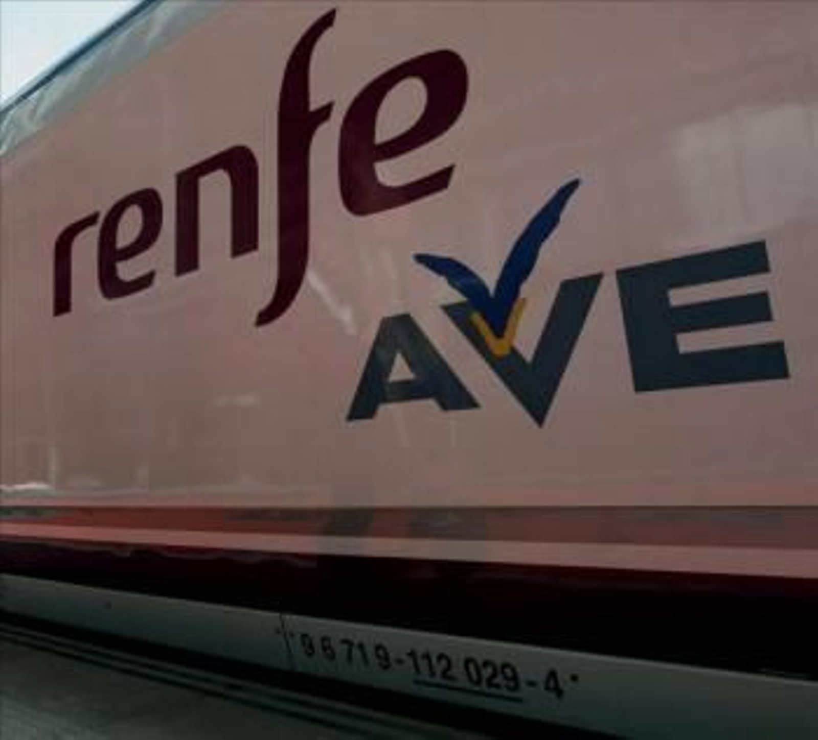 Hernández dice ritmo licitación casi permitirá concluir  la obra de plataforma  para 2015