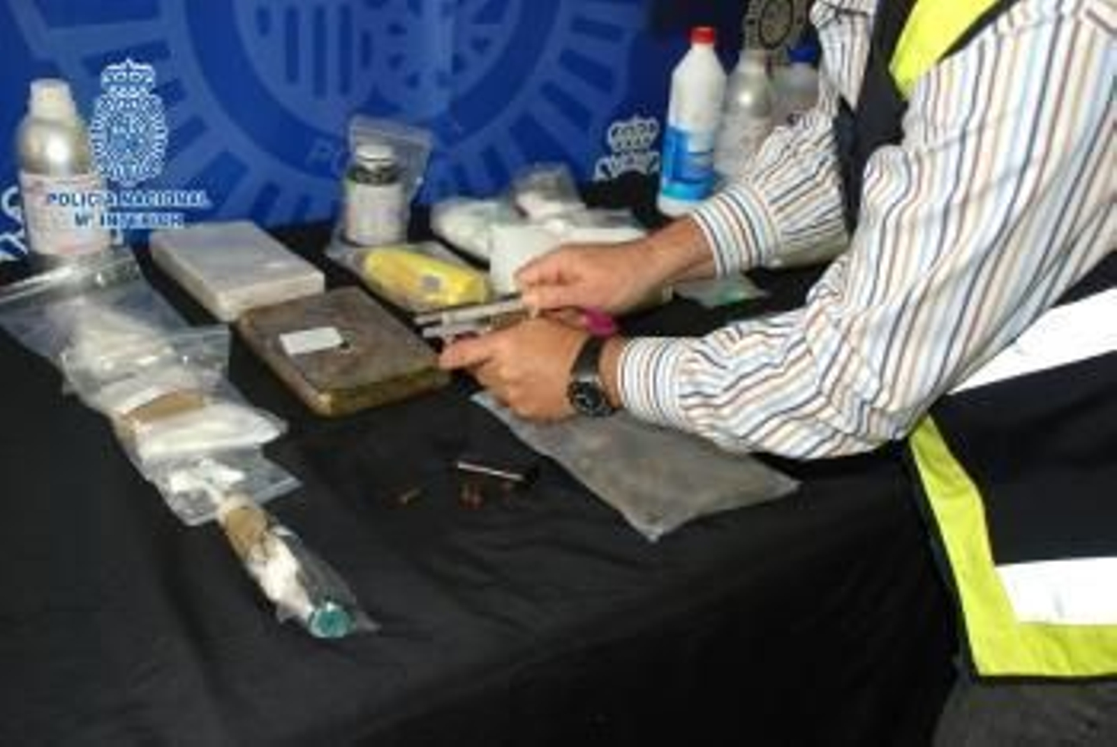 Fotografía facilitada por la Policía Nacional del resultado de una operación conjunta de los Mossos d'Esquadra y la Policía Nacional que se inició el pasado mes de septiembre y de la que han sido detenidas un total de 18 personas