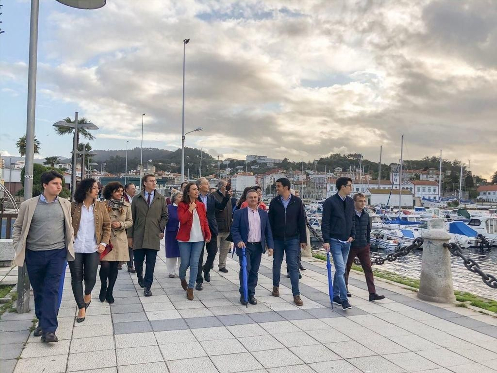 Feijóo con Ramallo y el vigués Gago, a la izquierda, ayer.