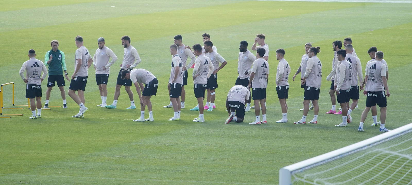 Los jugadores del Celta entrenando en Mos.