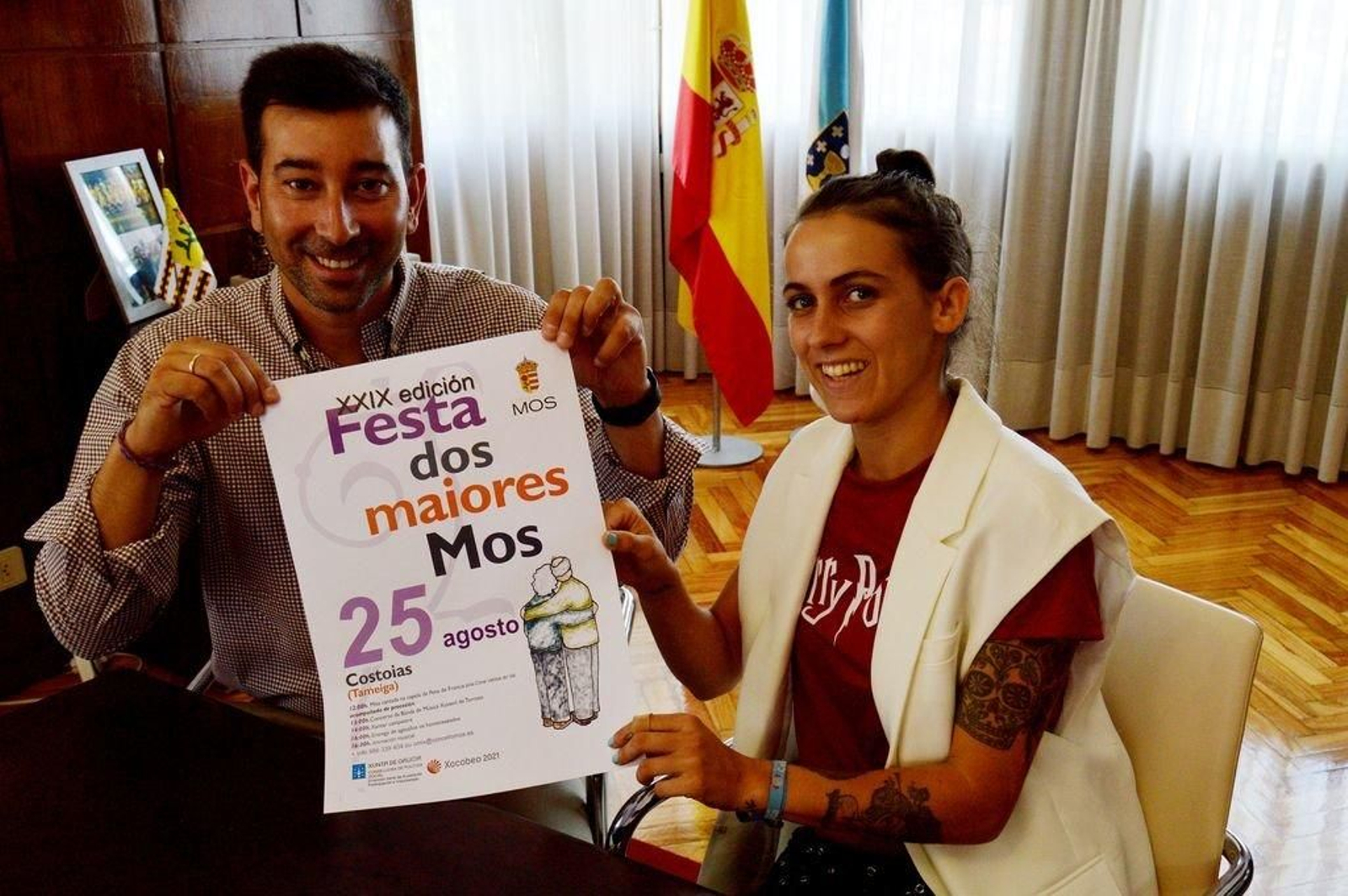 El teniente de alcalde, Camilo Augusto, y la concelleira de Participación Cidadá, Begoña Toucedo.