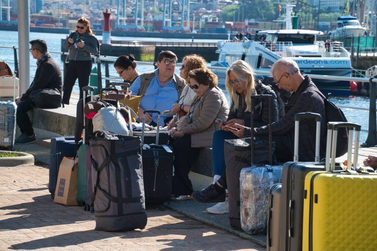 Turistas en el Puerto de Vigo. // Vicente Alonso