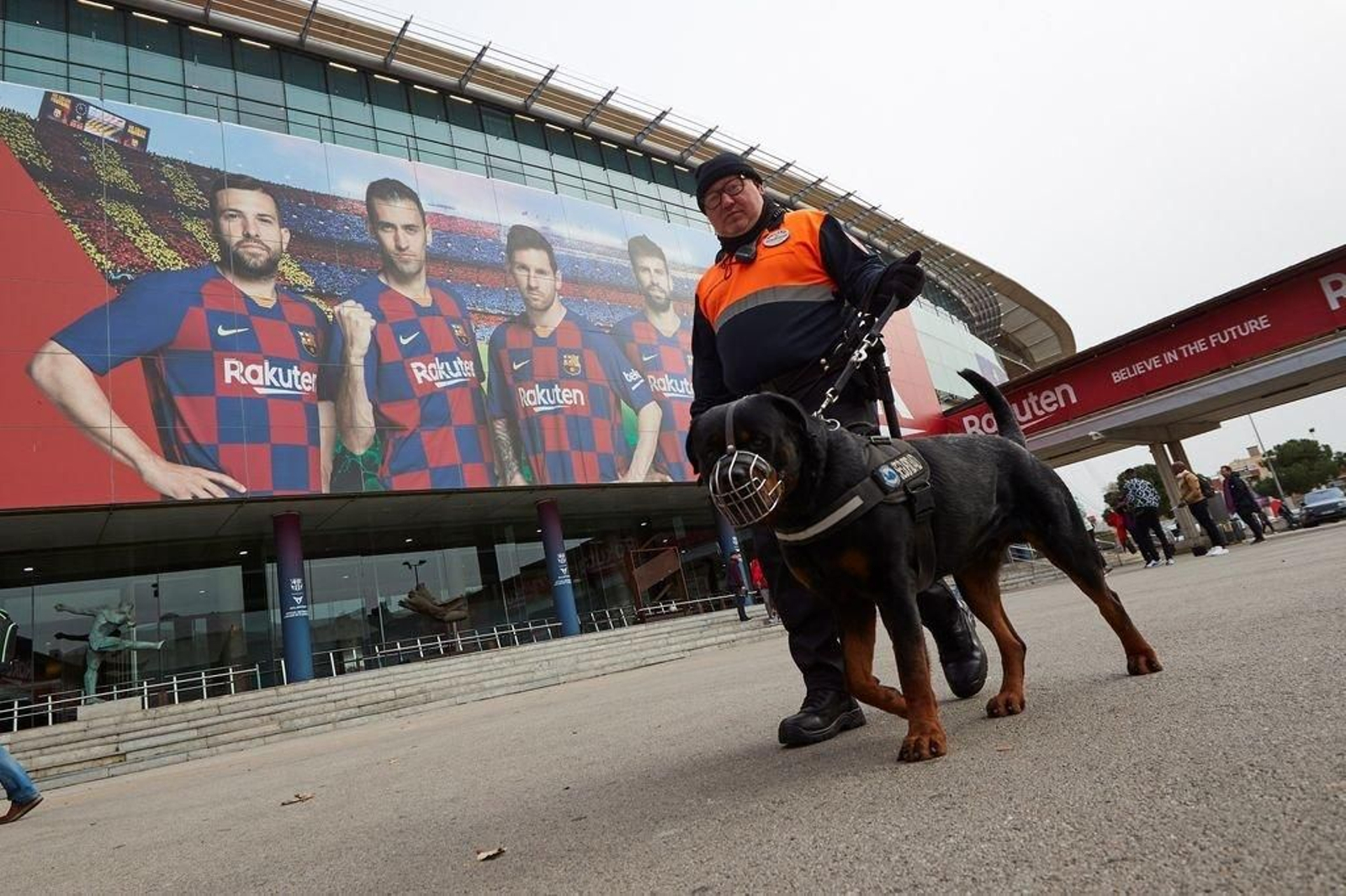 Las medidas se seguridad se extremarán esta tarde en el entorno del Camp Nou, escenario del duelo.
