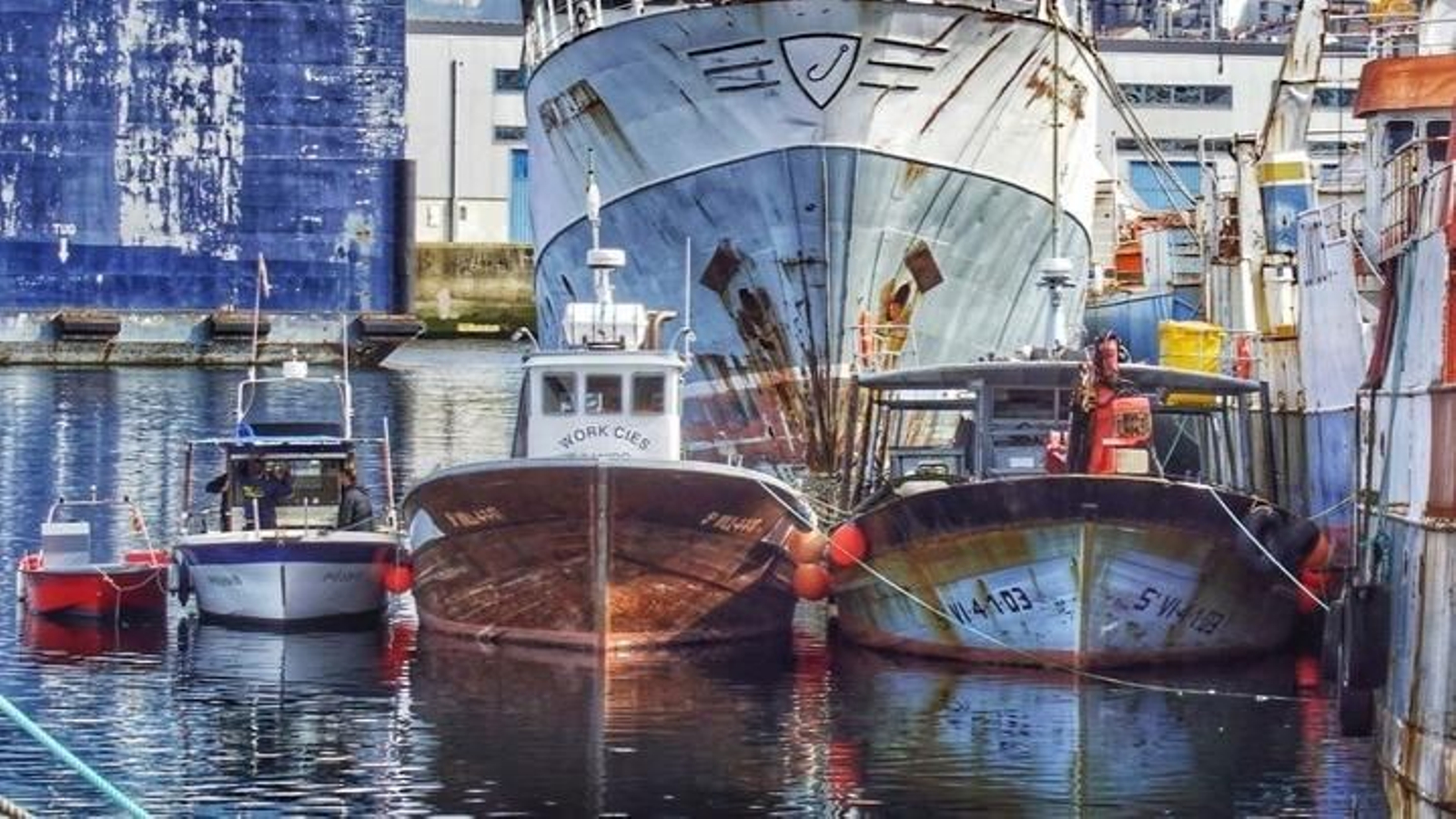 La pesca necesita jefes de máquina, pilotos, marineros y mozos de cubierta, entre otros puestos.