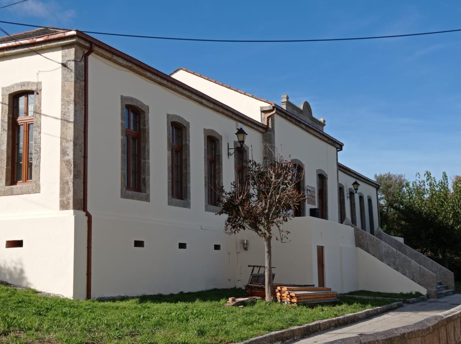 En la imagen las Escolas Vellas de Burela