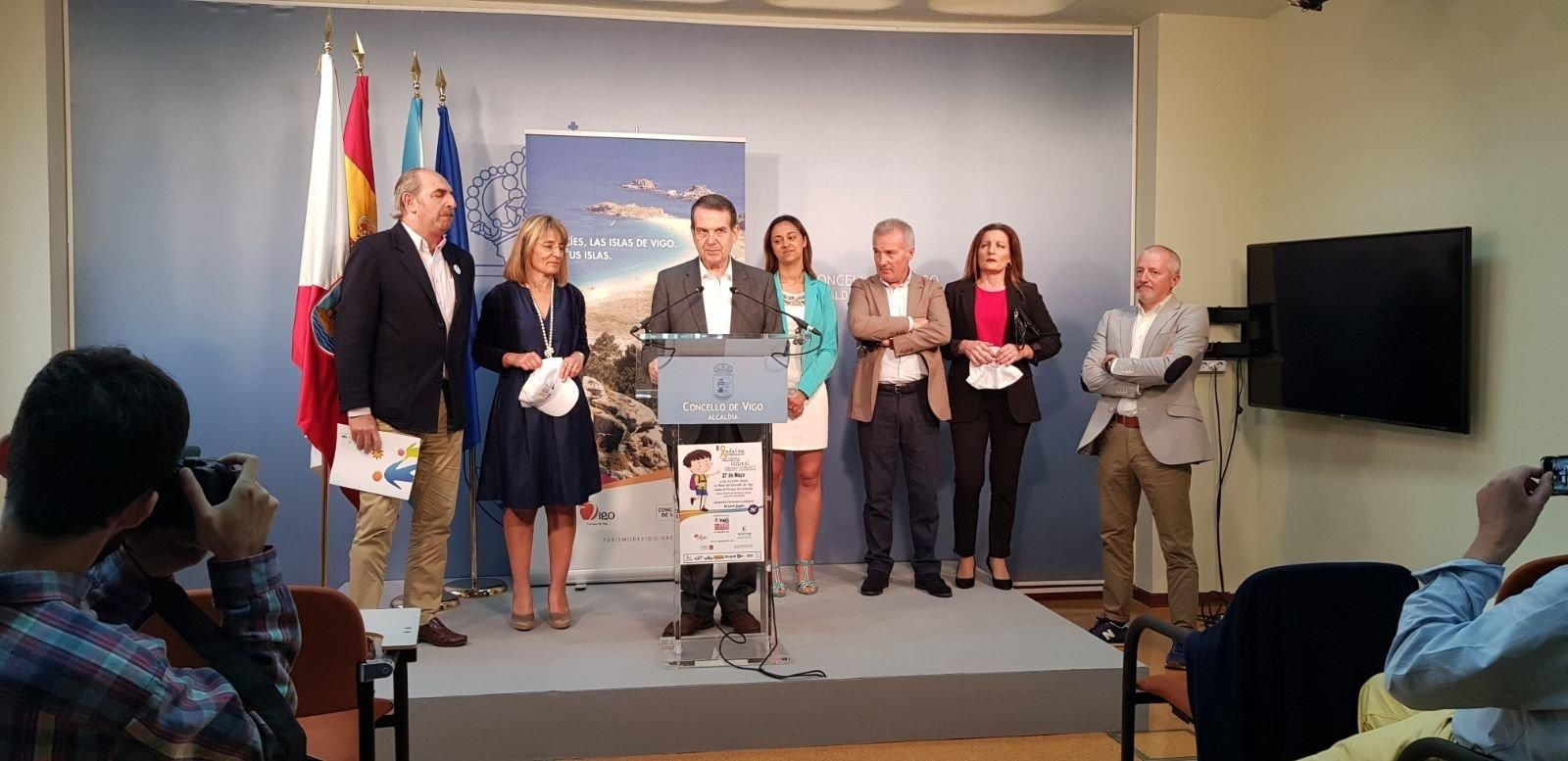 El alcalde animó a participar en la marcha contra el Cáncer infantil // JV Landín