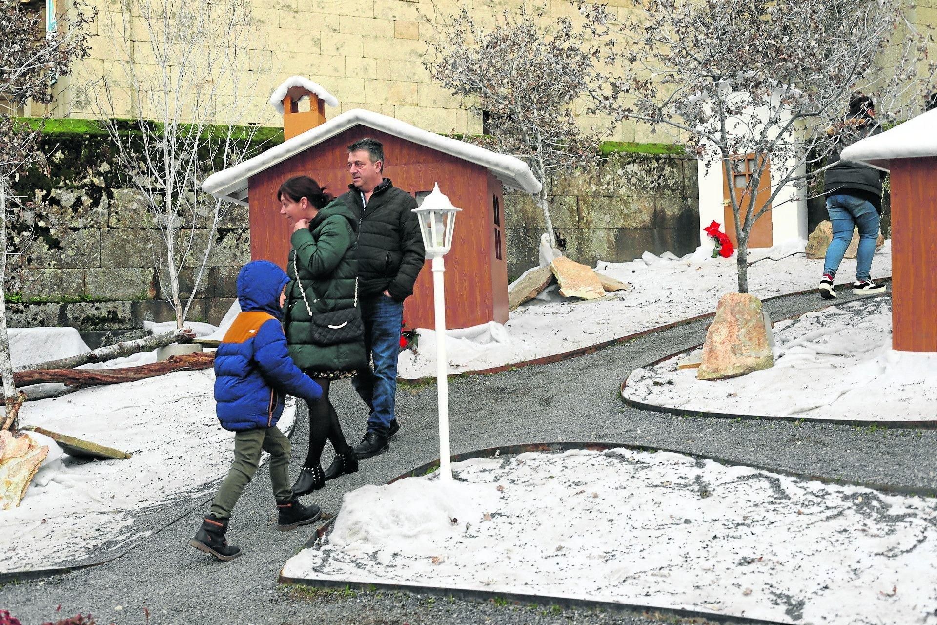 Zona del poblado -San Benito-, con casetas reutilizadas y un castillo montado a partir del Festival de Xardíns, una de las más visitadas.