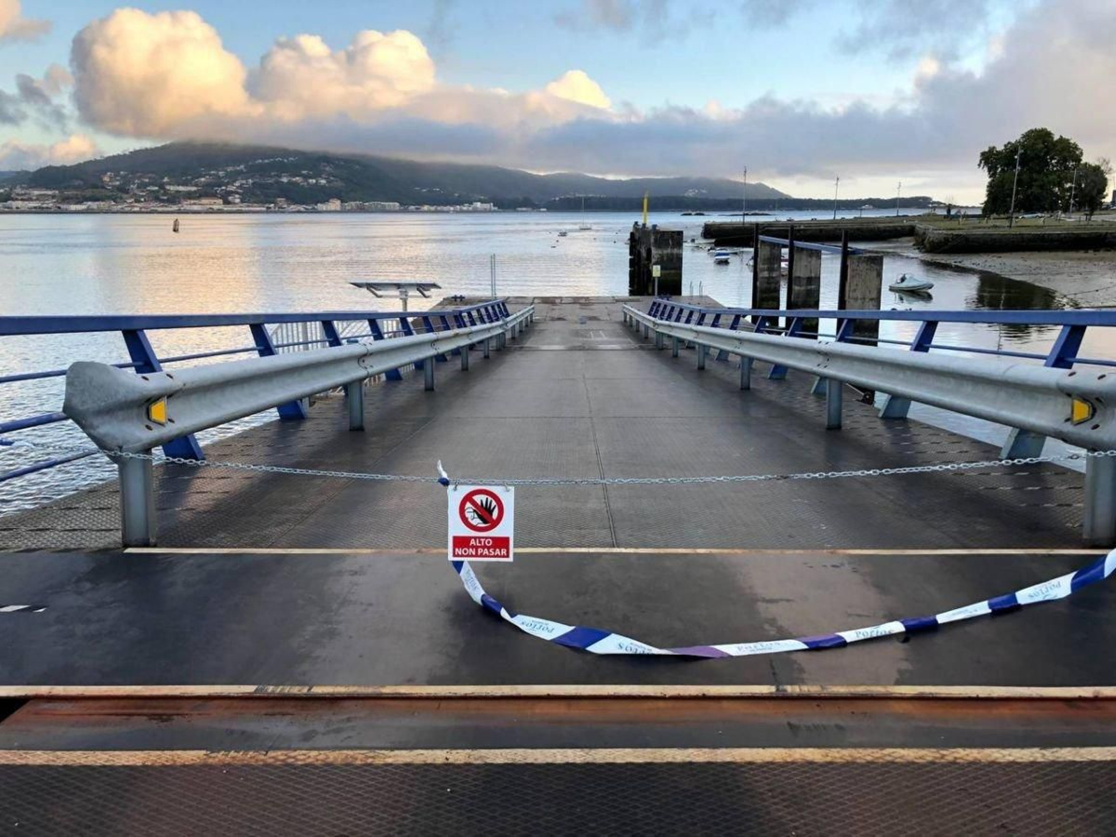 Imagen de la Estación Marítima del Pasaxe cerrada al público.