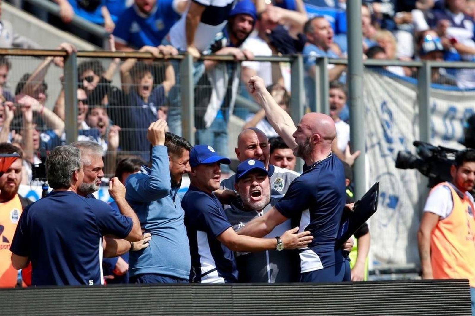Maradona y el Gallego Méndez cayeron en el debut