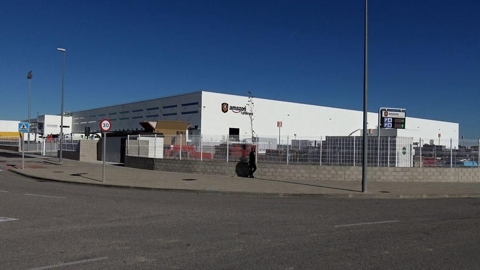 Almacén que el gigante mundial del comercio tiene en San Fernando de Henares (Madrid).