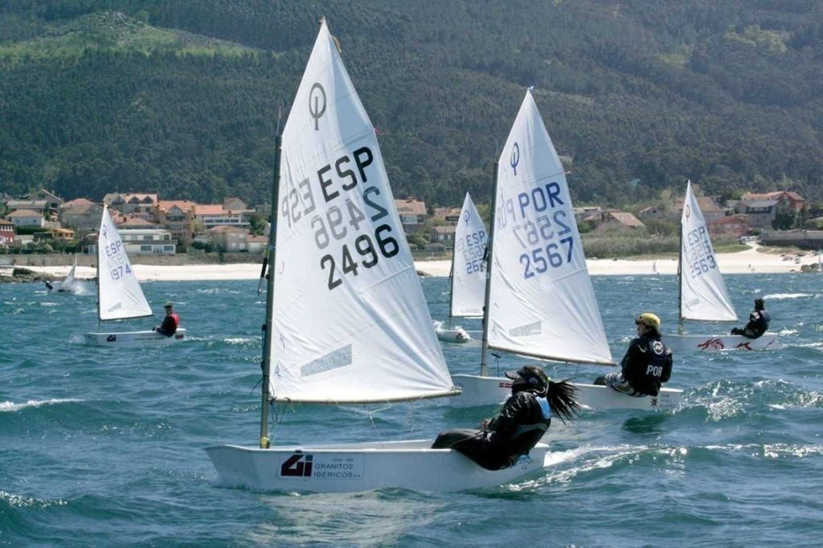 La vela ligera llenó la Ría de Vigo el pasado fin de semana con motivo del Trofeo Granitos Ibéricos.