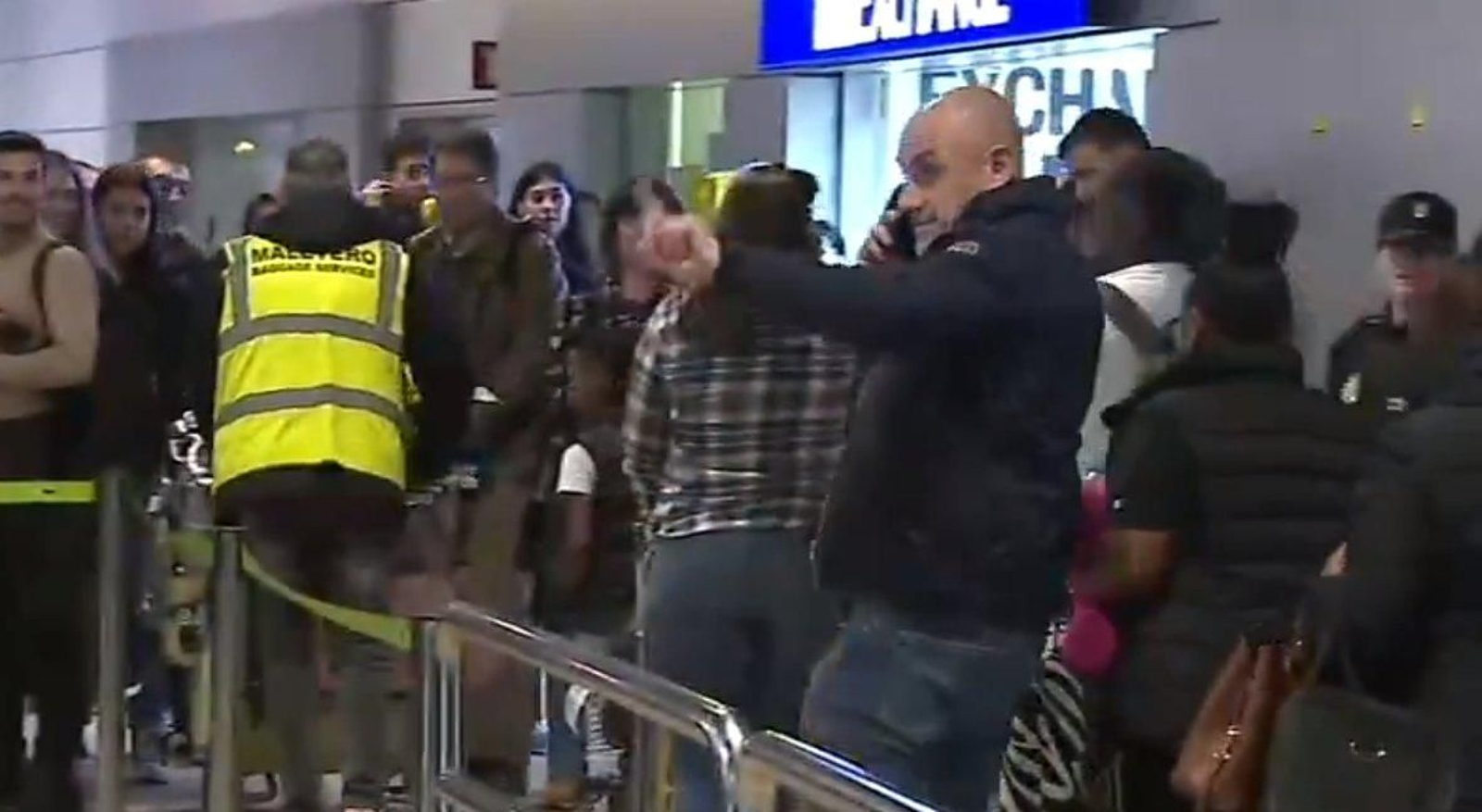 Momento en el que el 'falso' Rubiales llegaba a Barajas. // X