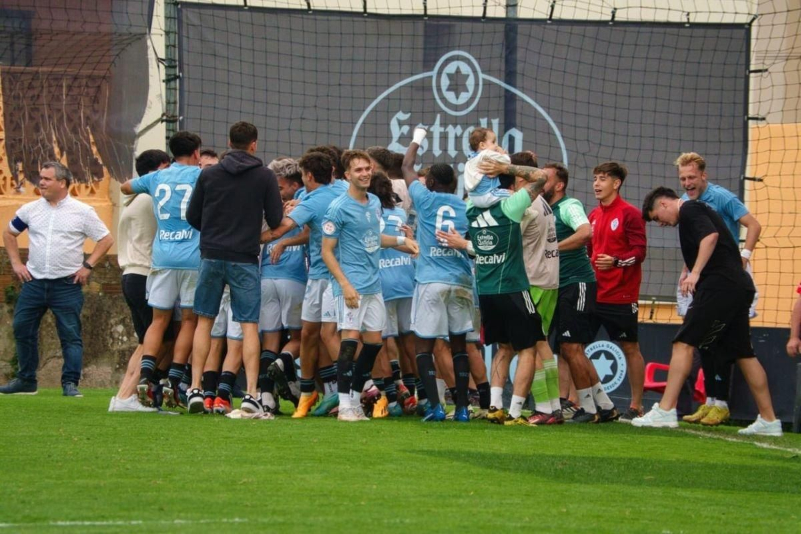 Los futbolistas del Gran Peña festejaron una victoria muy sufrida después de unos minutos finales de asedio absoluto del conjunto visitante, al que le                                 faltó acierto en las áreas.