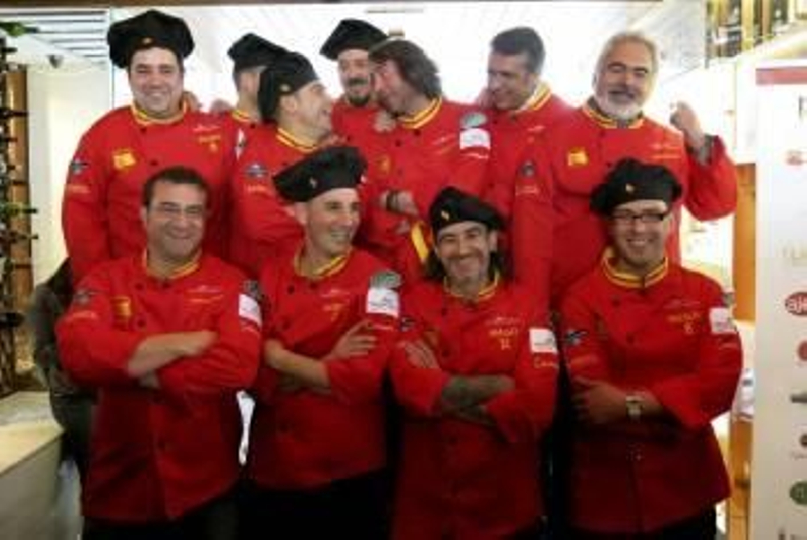 Los cocineros que forman parte de la Selección de Cocina Profesional, en la presentación de ayer. (Foto: PILAR SALAS)
