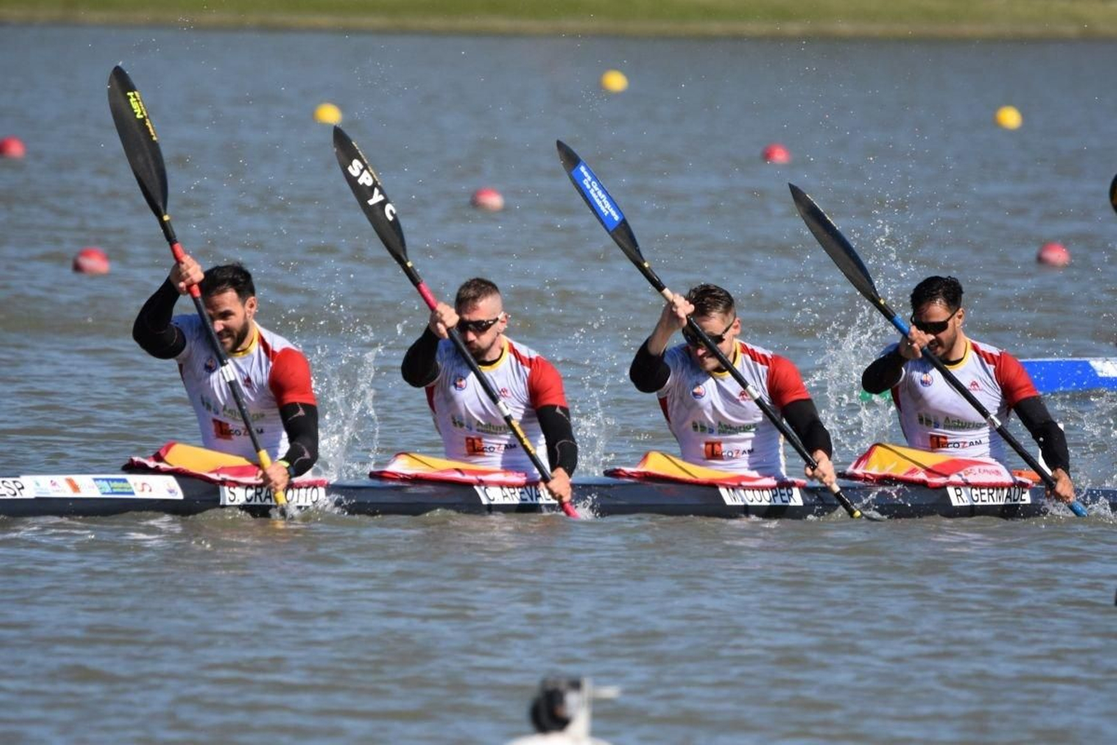 Rodrigo Germade, en la proa, obtuvo la medalla de bronce con el K4 español ayer.