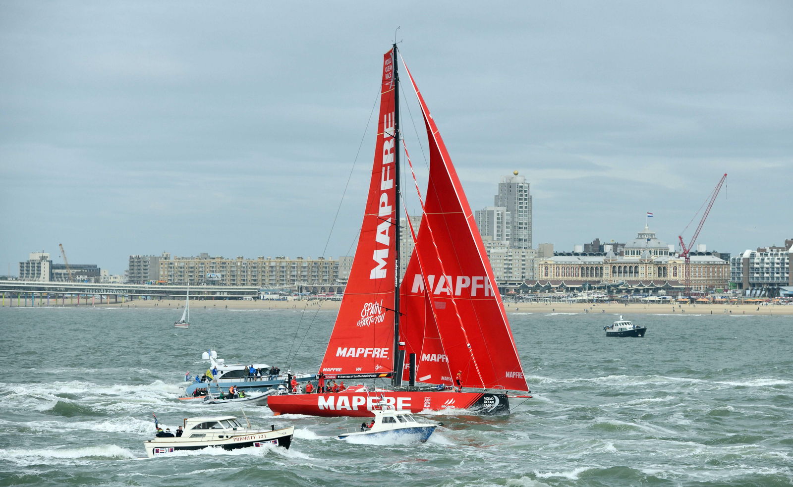 El "Mapfre" puso fin a la larga travesía de la Volvo Ocean Race con una segunda plaza.