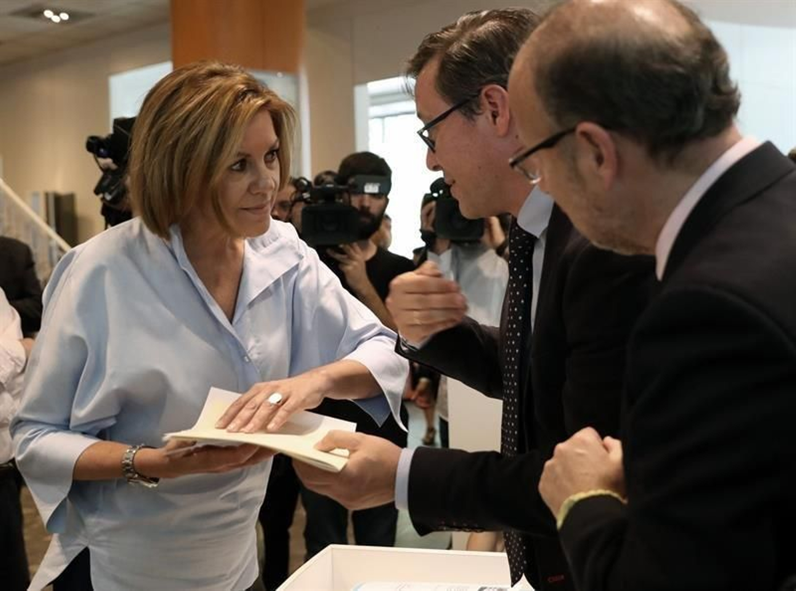 María Dolores de Cospedal, durante la presentación de avales
