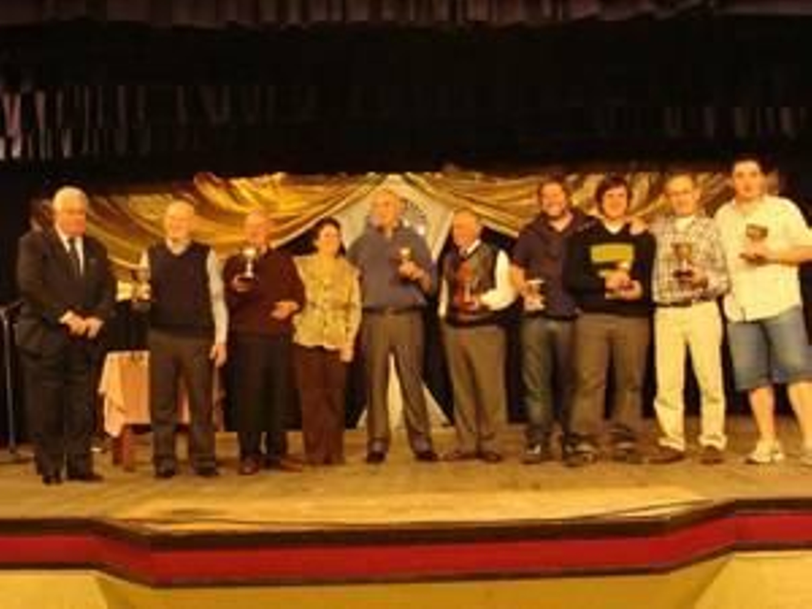 Los socios galardonados por su pertenencia a la Sociedad Parroquial de Vedra.