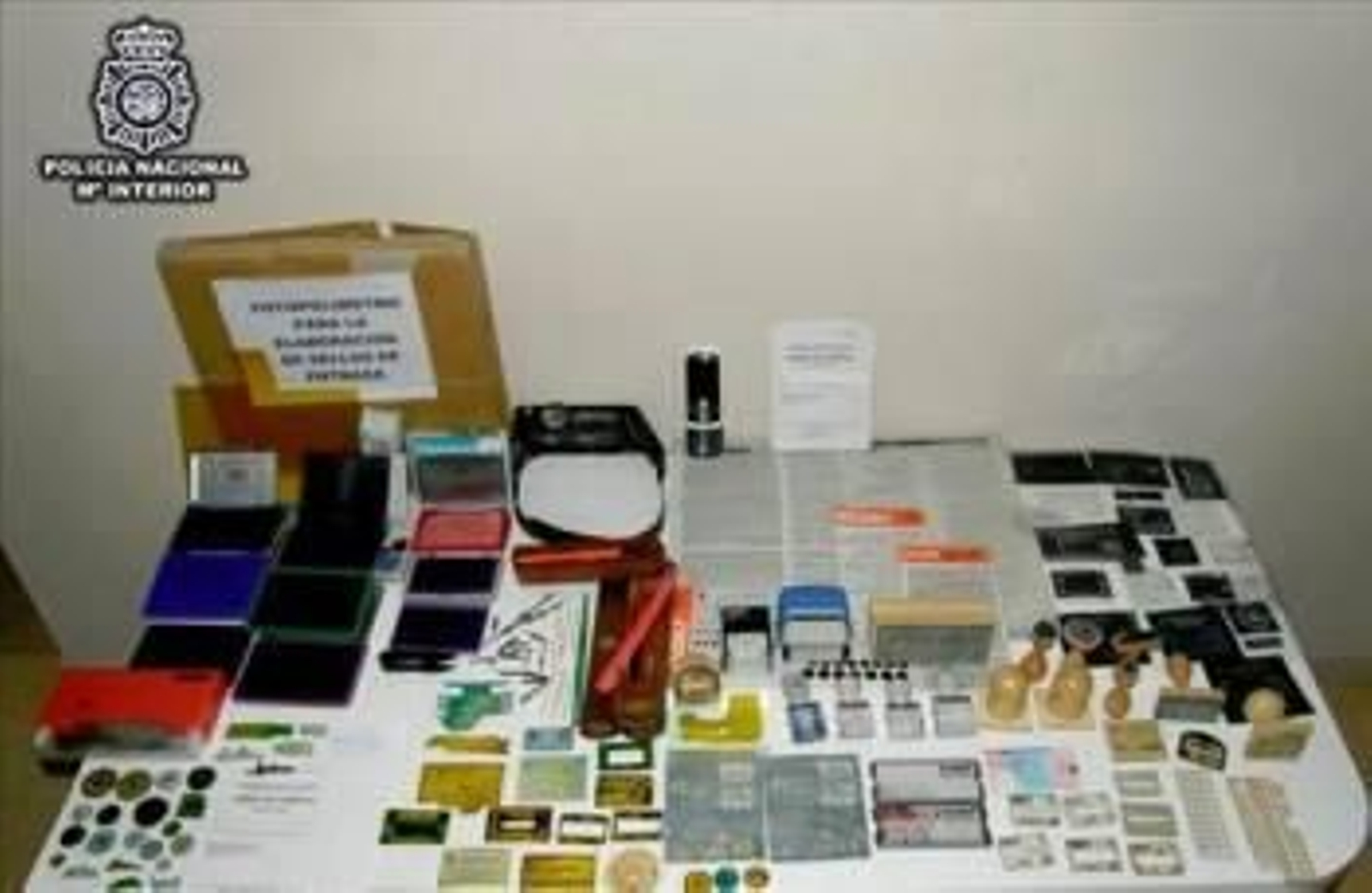 Material incautado a los detenidos. (Foto: EFE)