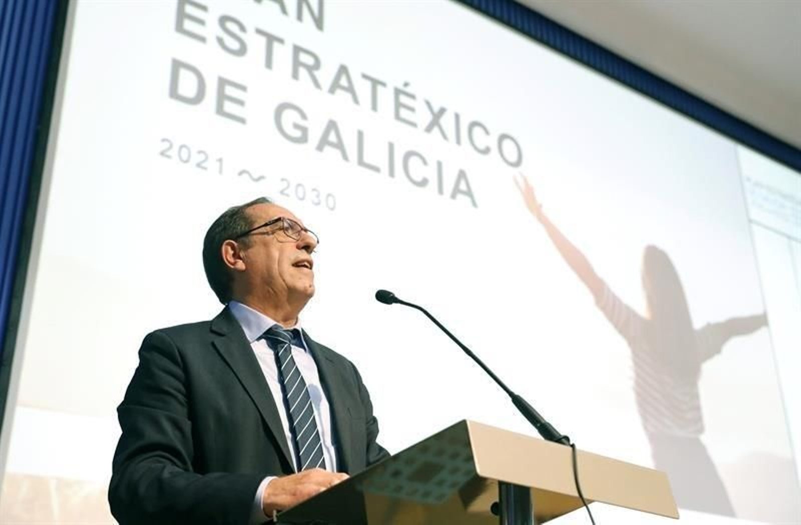 Valeriano Martínez abrió la jornada de consultas.