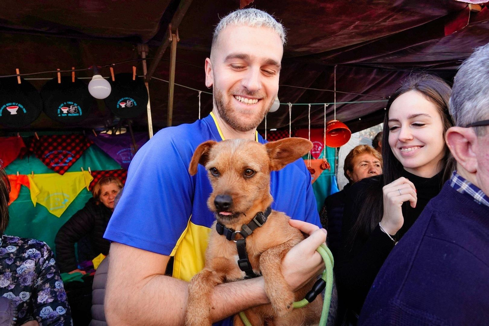 Perro y dueño en San Blas.