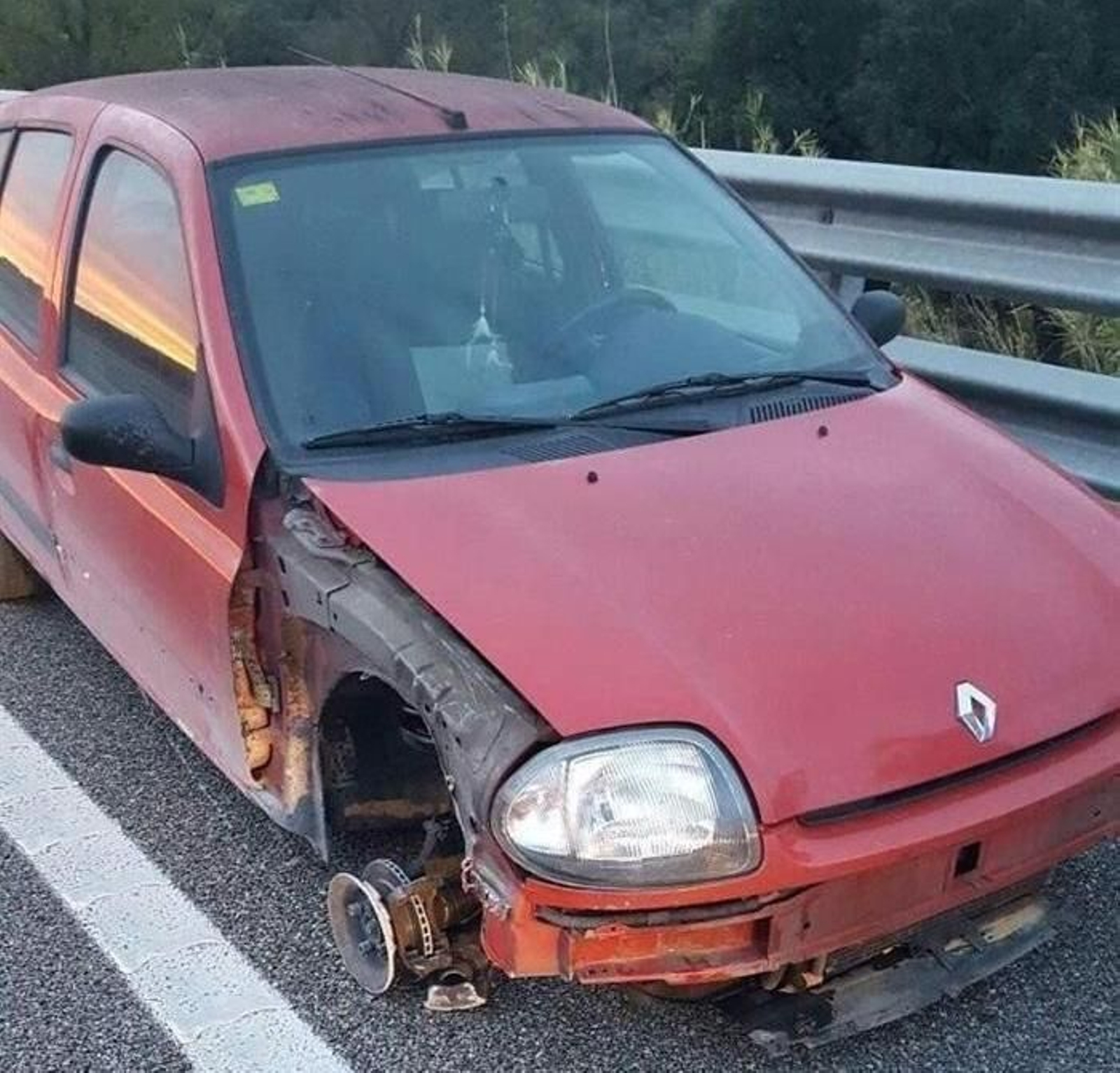 El vehículo en el que una mujer de 26 años conducía en Gerona por la autopista AP-7