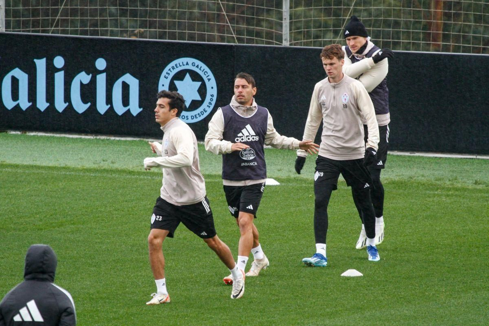 Kevin Vázquez entrenó ayer con el grupo y entró en la convocatoria para el partido de hoy.