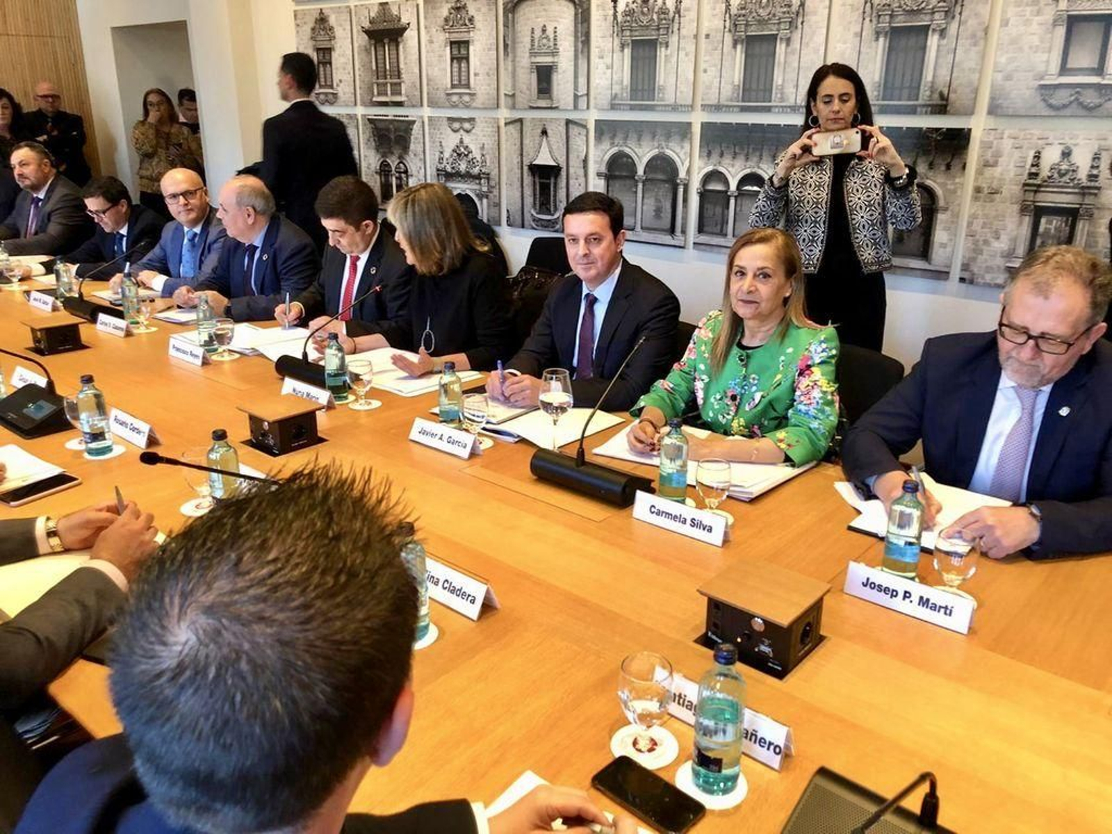 La presidenta de la Diputación de Pontevedra en la cumbre de ayer en Barcelona.