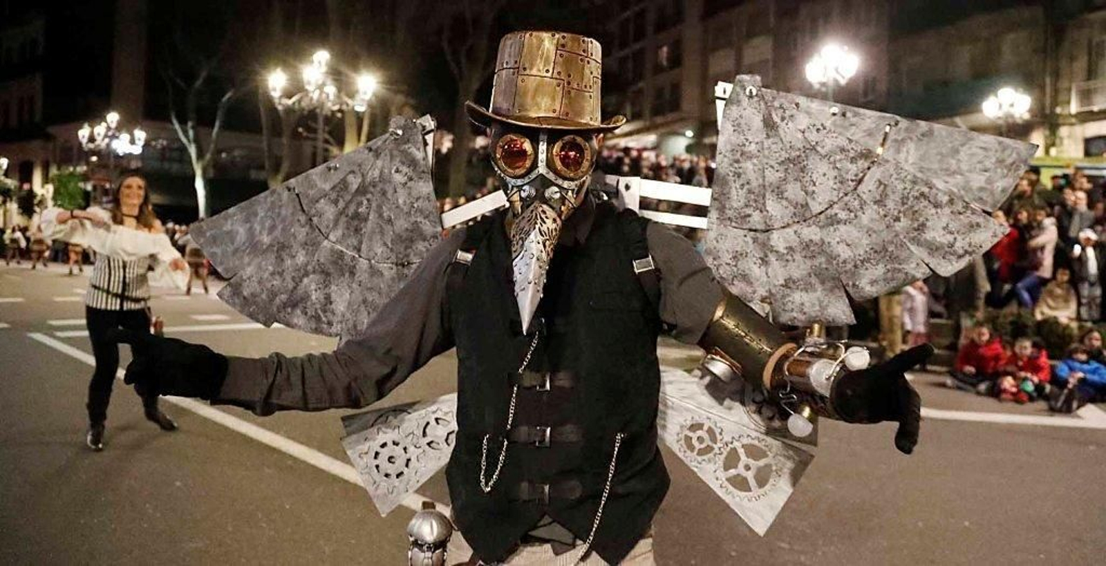 Las comparsas calientan el Entroido en Vigo Foto JVLandín 18