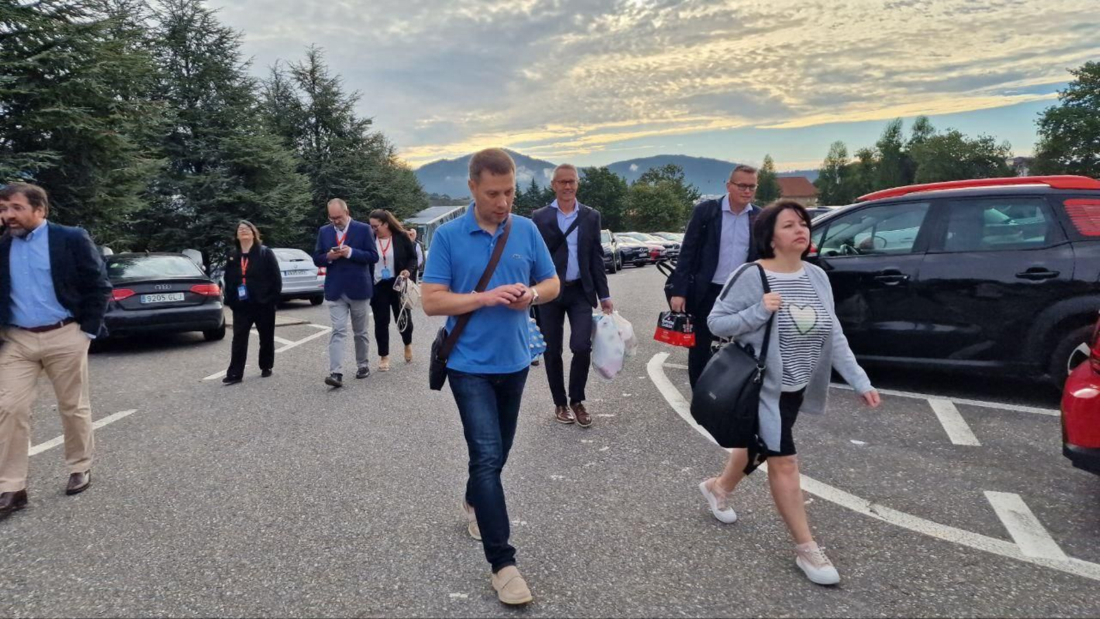 La puerta del Ifevi con los primeros visitantes. // J.V. Landín