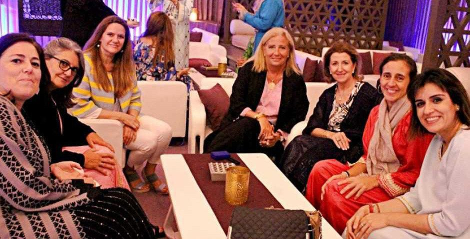 El grupo de españolas disfrutando de una velada en pleno Ramadán