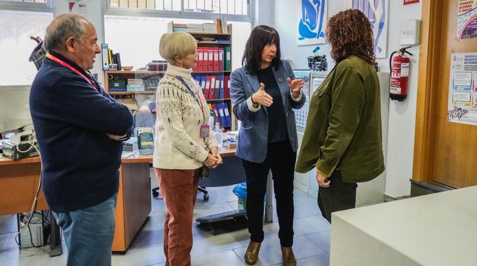 La diputada de Bienestar Social, Olvido de la Rosa, en su visita a la sede de la Asociación AGEyR