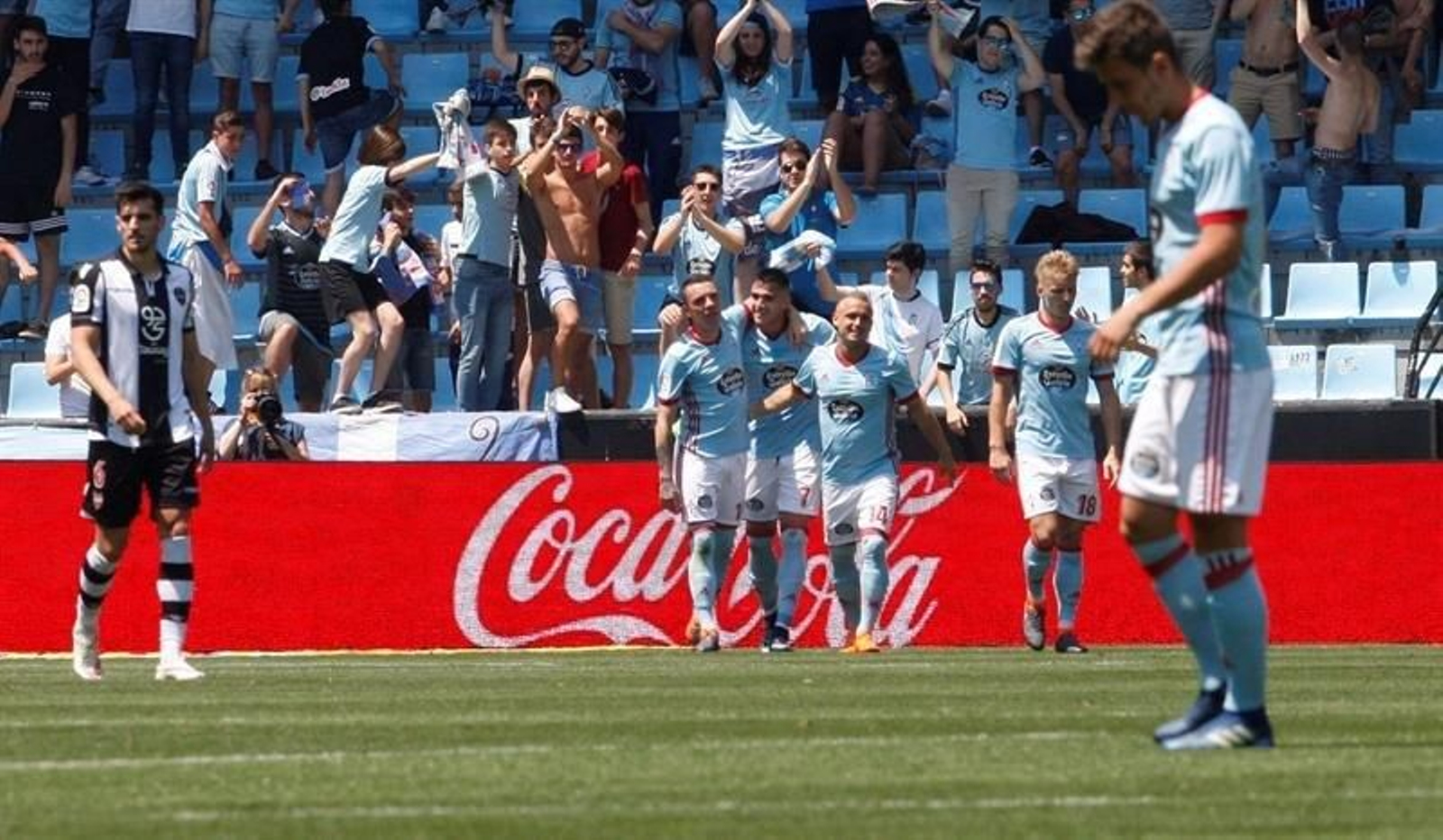 Los jugadores del Celta, celebran el gol contra el Levante